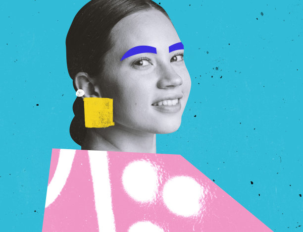 当代艺术拼贴画的美丽微笑的女人与画元素的布料和配件孤立在蓝色背景。时尚潮流图片下载