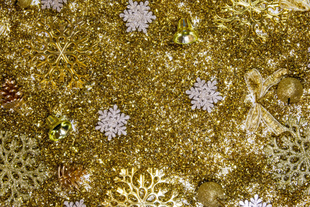 圣诞背景与礼品，金色丝带和金色圣诞装饰，闪光。圣诞背景，俯视图。本空间图片下载