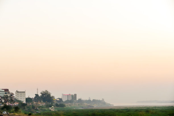 夕阳下的城市，以数码照片为背景图片下载