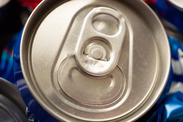 回收铝金属压碎后可废弃背景图片下载