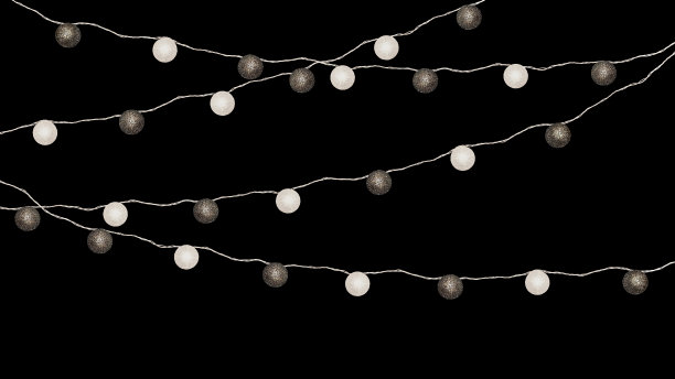 覆盖在一个圣诞花环的形式在一个黑色的背景。图片下载