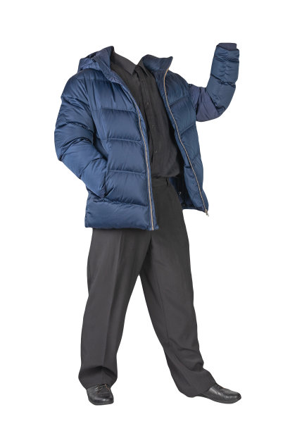 男性夹克，衬衫，黑色裤子和黑色皮靴孤立在白色的背景。男人的秋天的衣服图片下载