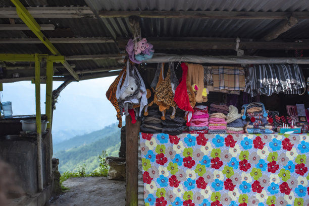 大吉岭山头的冬装摊档图片下载