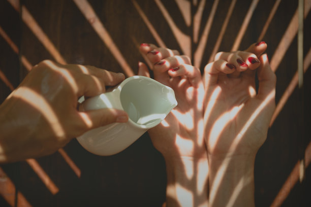 用油浸泡双手图片下载