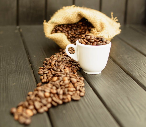 新鲜可口，芳香浓郁的咖啡图片下载