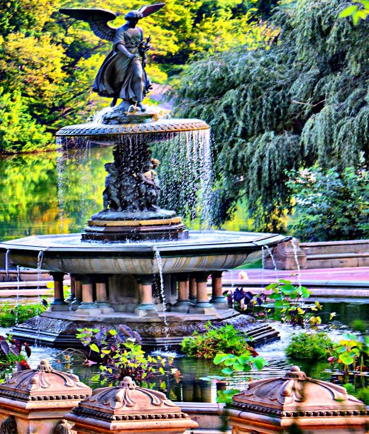 天使规约在贝塞斯达喷泉在中央公园美丽的秋天下午-股票照片图片下载