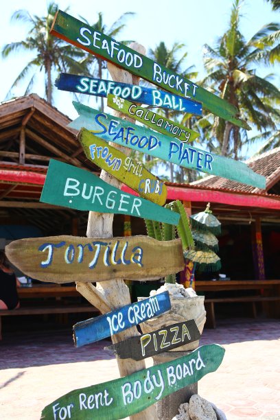 印尼巴厘岛09.22.2019年9月22日处女海滩上的咖啡馆图片下载