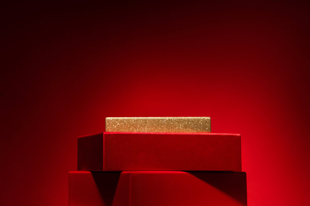 雄伟的红色讲台礼品盒红色的背景..图片下载