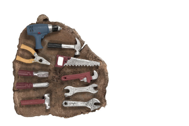 白色背景上的工具玩具。图片下载