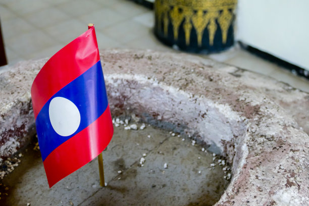 路上没有停车标志，数码照片图片作为背景图片下载