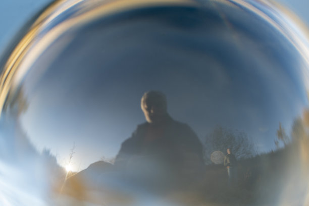 在Covid-19泡沫下的模糊和压抑的生活图片下载