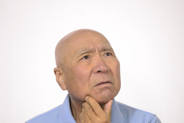 面对日本高层的思考图片下载