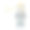 一位美学家女士正享受着通过社交网络messenger的交流，她站在那里，看着手中的智能手机图片下载