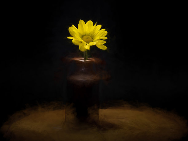 数字绘画的单一黄色花茎和陶瓷瓶的黑色背景。图片下载