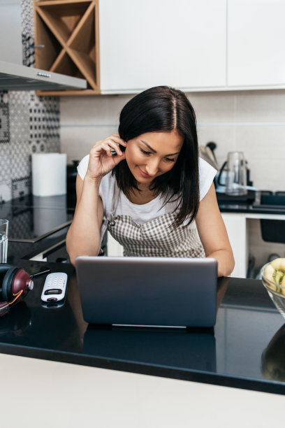 呆在家里图片下载