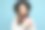 肖像照片的情绪积极敏感的年轻美丽有吸引力的黑发女人与真诚的情绪穿着灰色毛衣和黑色帽子孤立在蓝色的背景与复制空间和持有粉红色的小猪盒子。储钱罐的概念图片下载