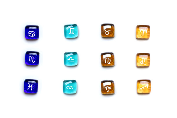 三个星座对应每个元素:火相星座-白羊座，狮子座，射手座，地相星座-金牛座，处女座，摩羯座，风相星座-双子座，天秤座，水瓶座，水相星座-巨蟹座，天蝎座，双鱼座俯视图图片下载