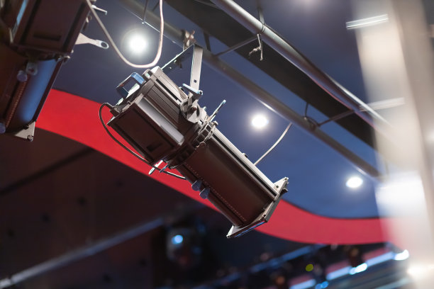 舞台上方的剧院泛光灯图片下载