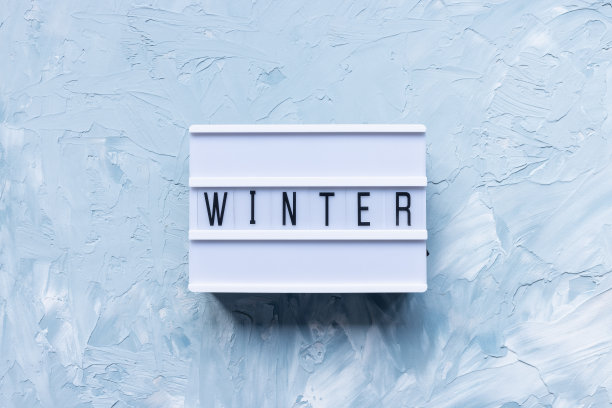 文字冬天在白色和蓝色简约的背景图片下载