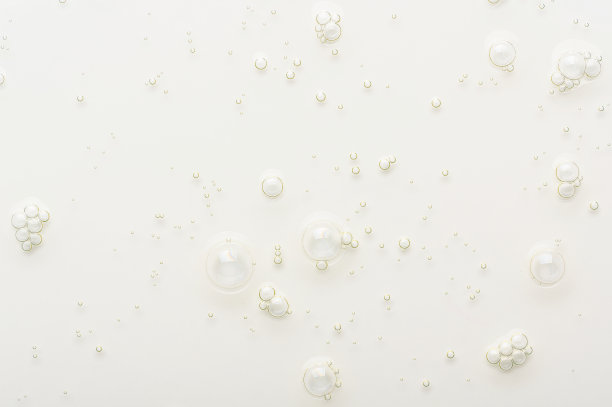 带有小气泡的透明液体化妆品图片下载