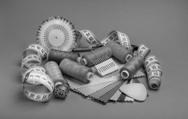 黑白套装缝纫配件。图片下载