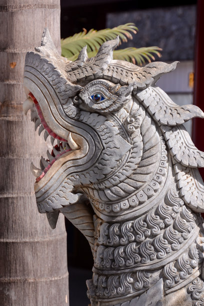 典型的东方雕像图片下载