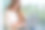 年轻的女学生在笔记本电脑上做作业。在线学习图片下载