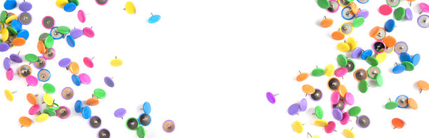 套彩色推文具钉在白色的背景。图片下载