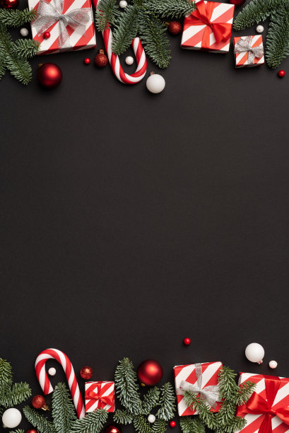 黑色圣诞节背景与冷杉装饰和礼盒图片下载