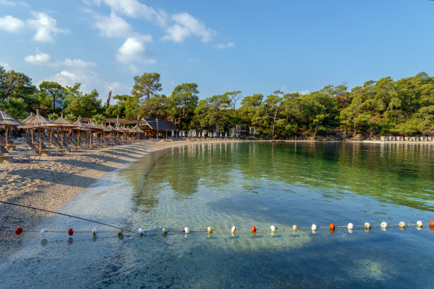 照片来自土耳其，地中海地区，Muğla，费提耶港，城市中心和海湾。图片下载