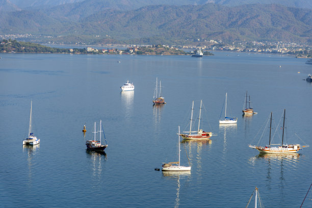 照片来自土耳其，地中海地区，Muğla，费提耶港，城市中心和海湾。图片下载