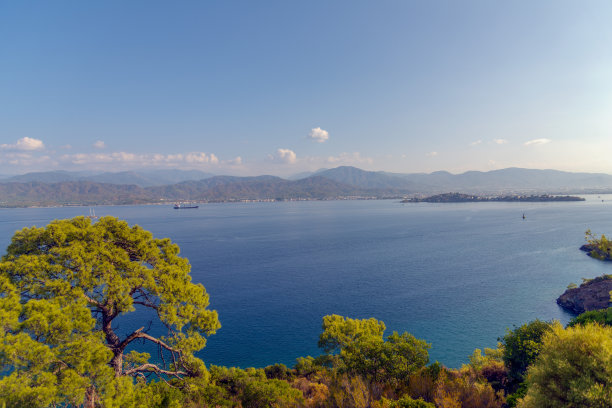 照片来自土耳其，地中海地区，Muğla，费提耶港，城市中心和海湾。图片下载