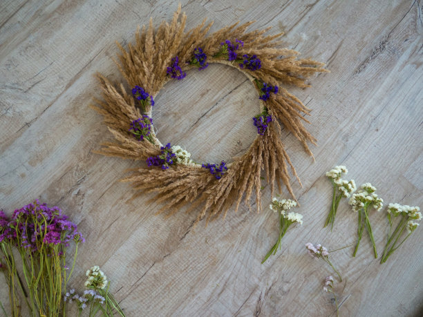 用花草制作秋门花环的步骤图片下载