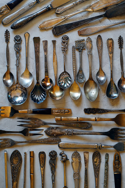 各种复古餐具。图片下载