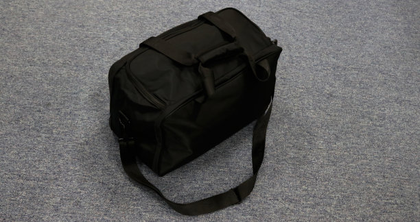 用于旅行和存放物品的旅行袋图片下载