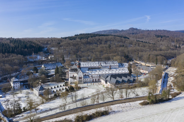 冬天的埃伯巴赫修道院图片下载