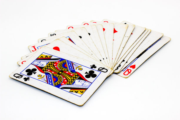 玩纸牌孤立在白色背景与选择性焦点图片下载