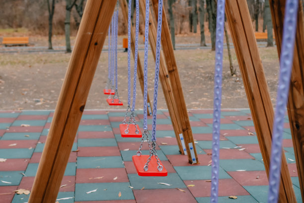 色彩斑斓的操场图片下载