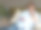 一位上了年纪的妇女咬了一口苹果，把牙齿弄坏了。牙科和牙科问题的概念图片下载