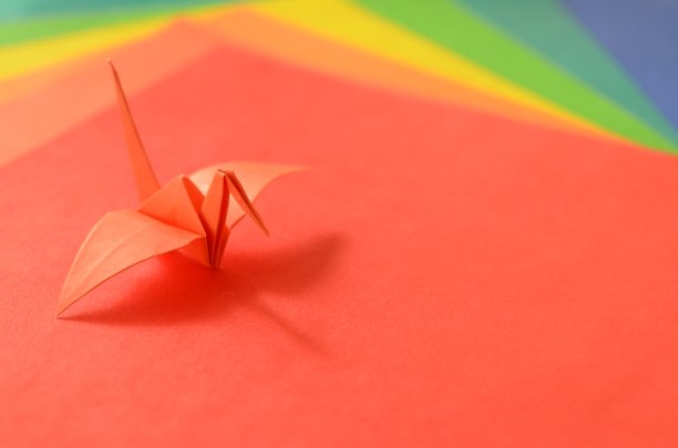 色彩斑斓的折纸鸟图片下载