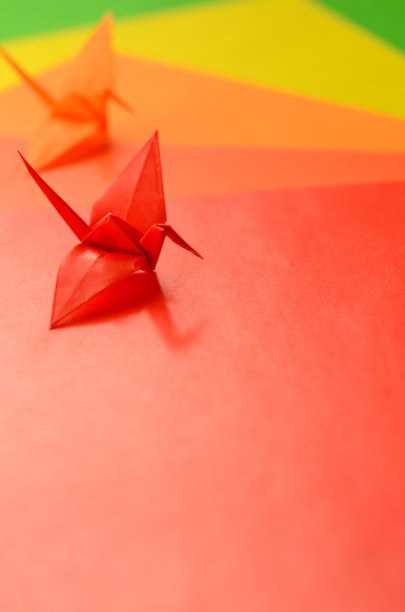 色彩斑斓的折纸鸟图片下载