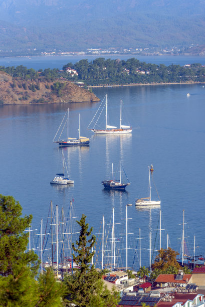 照片来自土耳其、地中海地区、Muğla、菲特耶港、城市中心和海湾。图片下载