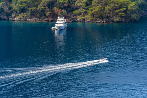 照片来自土耳其、地中海地区、Muğla、菲特耶港、城市中心和海湾。图片下载