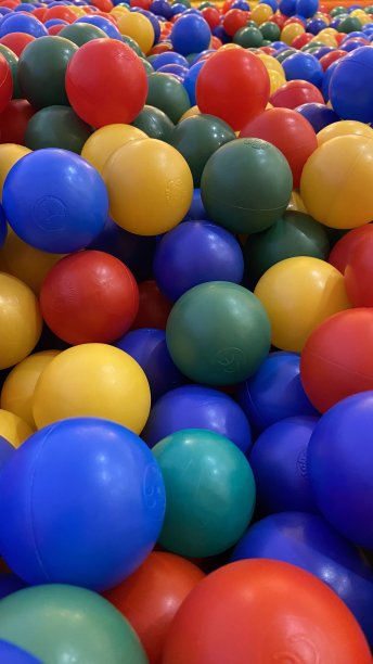 五颜六色的球图片下载
