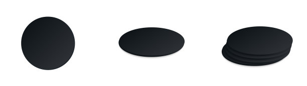 啤酒的过山车。空的黑色的模型。保护杯垫啤酒杯，茶杯隔离在白色的背景。品牌模板矢量插图。图片下载