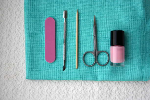 一套修甲和足疗的工具。图片下载