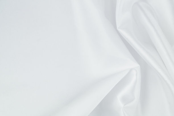 以白色缎子或丝绸为底。图片下载