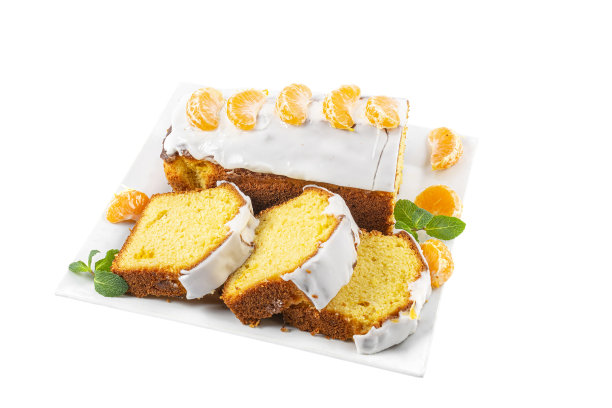 圣诞蛋糕，将切好的橘子单独放在白色背景上。假日宴会自助餐甜点图片下载