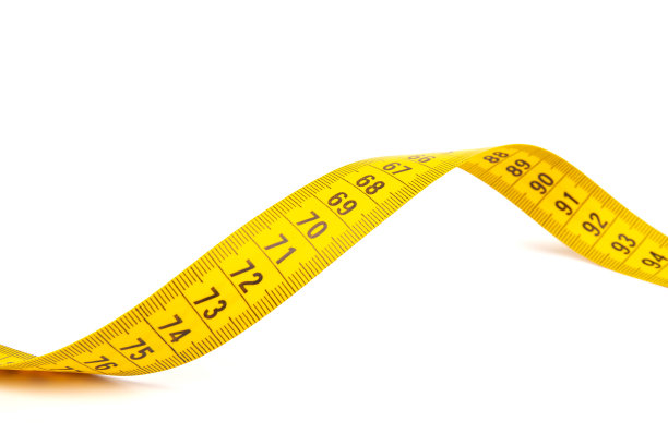 黄色螺旋卷尺，隔离在白色背景上。图片下载