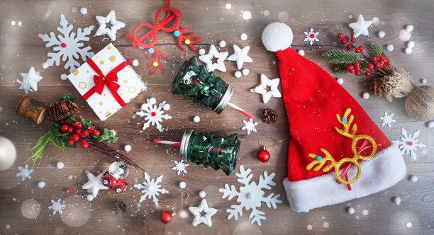 圣诞构图，圣诞装饰以棕色木制为背景图片下载